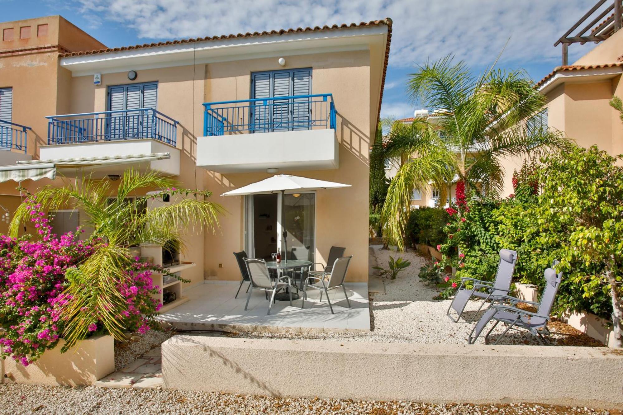 Casa Del Sol Townhouse In Iris Village Holiday home